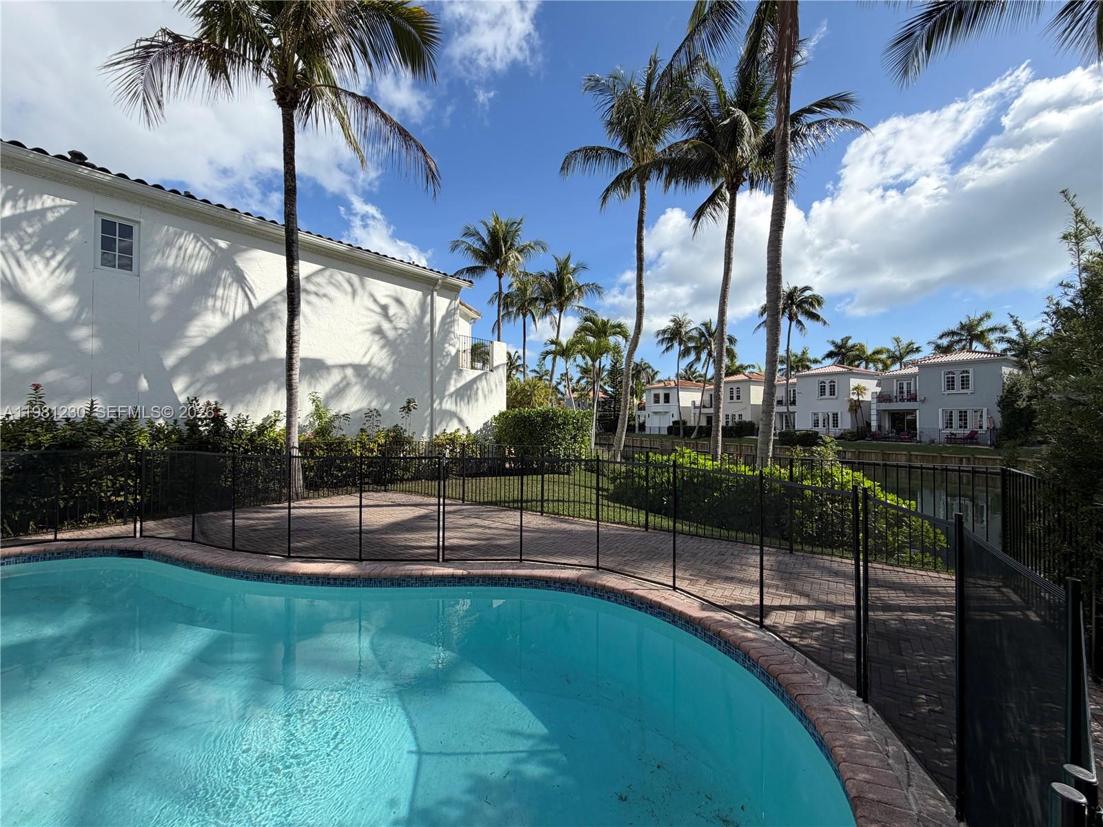 AVENTURA LAKES PHASE 1 - Residential Lease