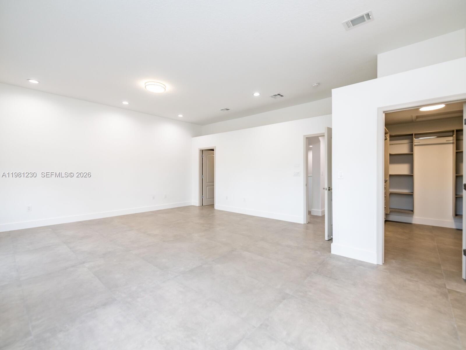 AVENTURA LAKES PHASE 1 - Residential Lease