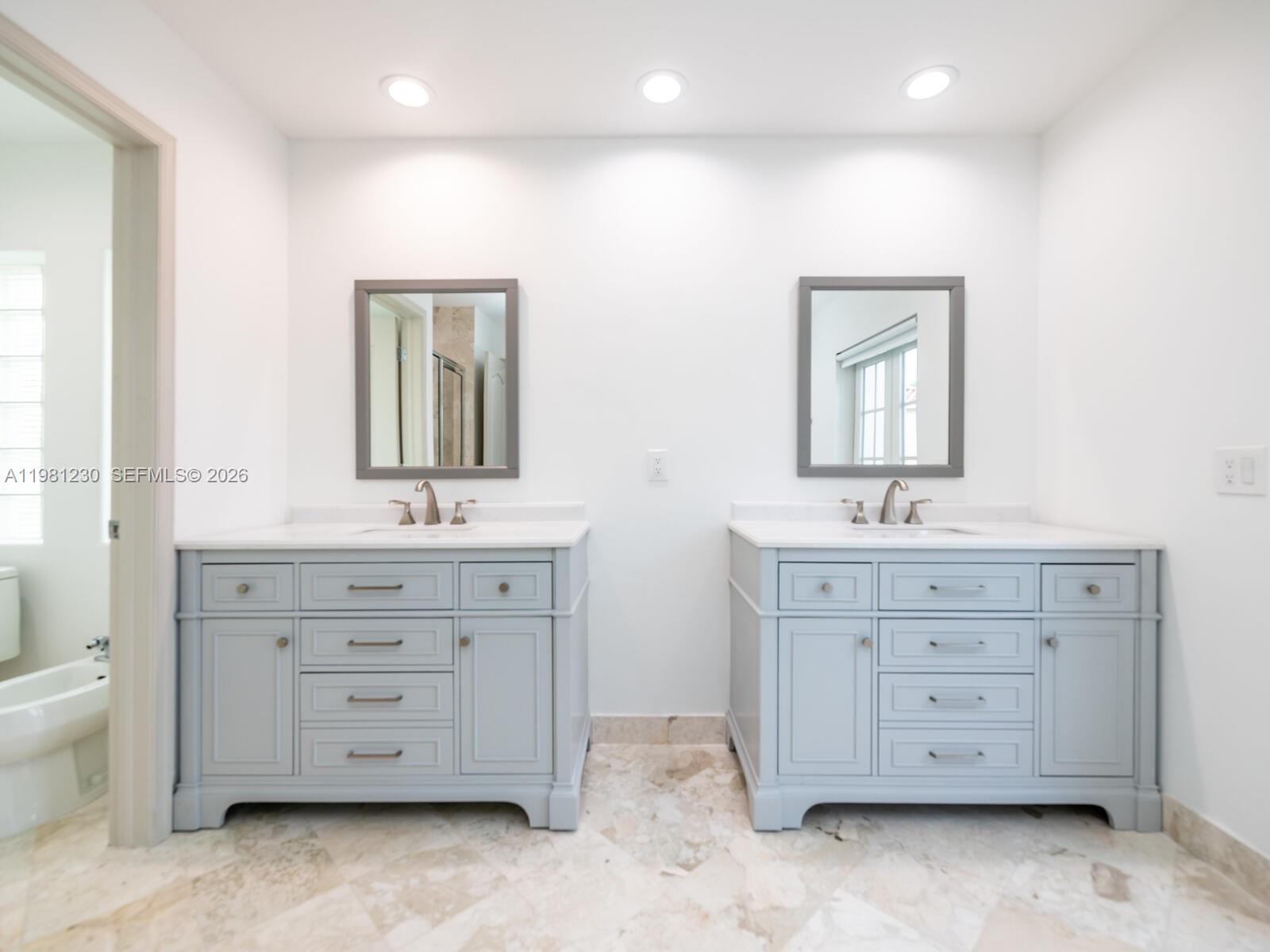 AVENTURA LAKES PHASE 1 - Residential Lease