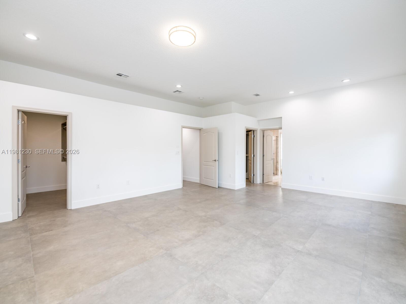 AVENTURA LAKES PHASE 1 - Residential Lease