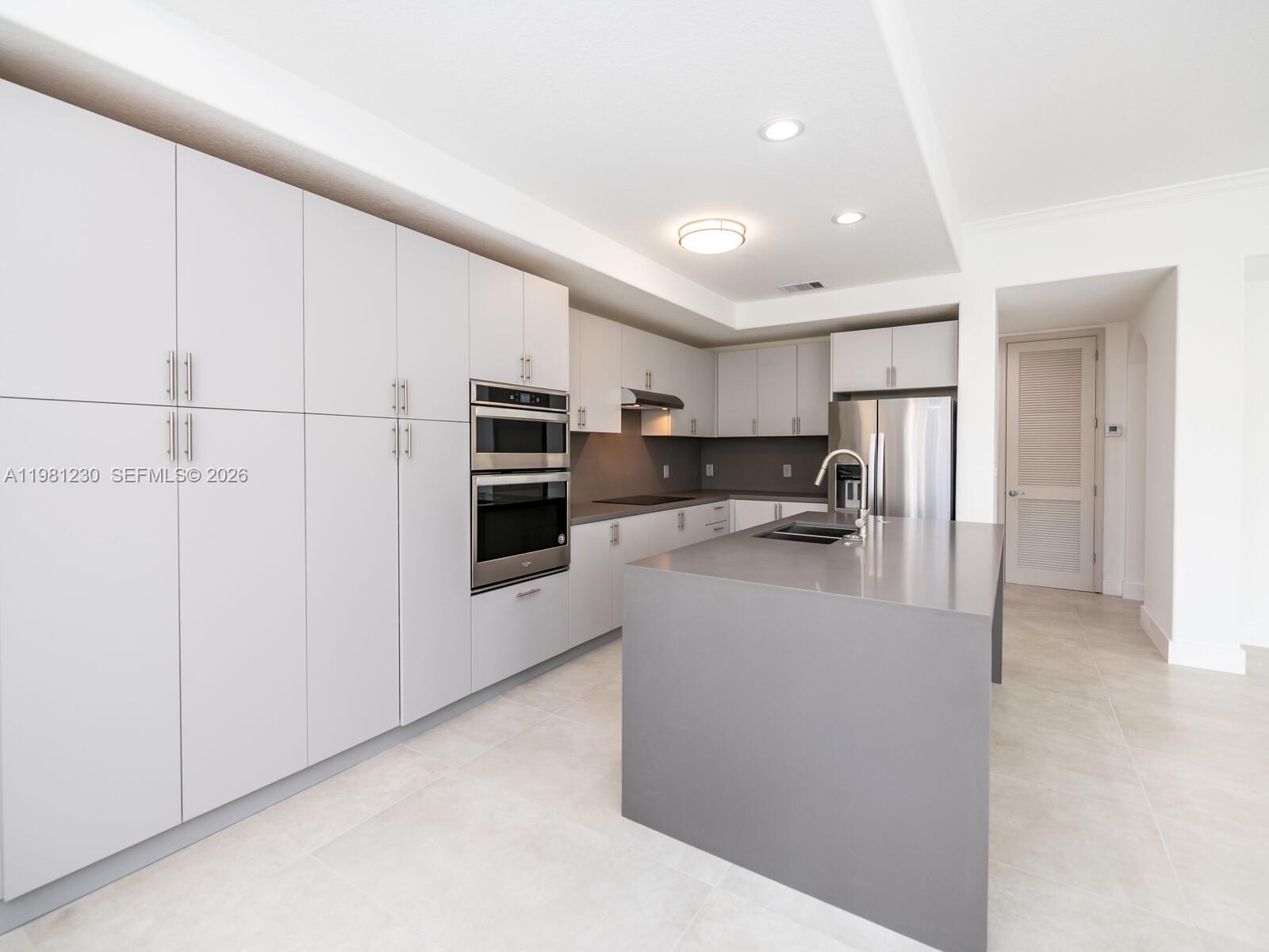 AVENTURA LAKES PHASE 1 - Residential Lease