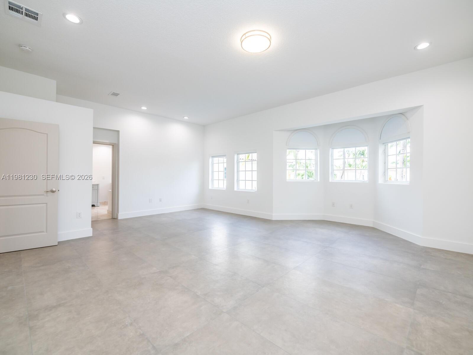 AVENTURA LAKES PHASE 1 - Residential Lease