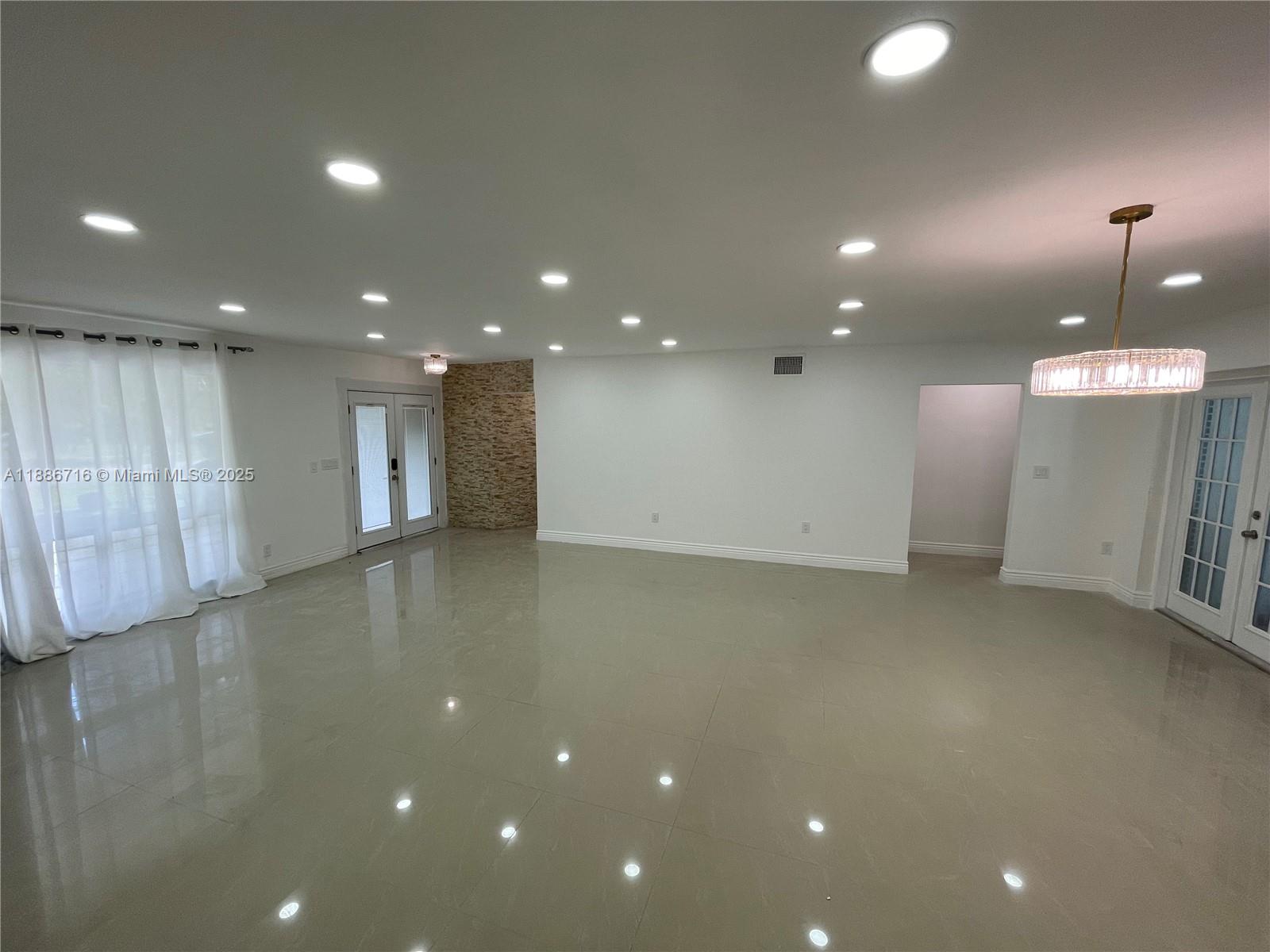 HOLLYWOOD HILLS AMEN PLAT - Residential Lease
