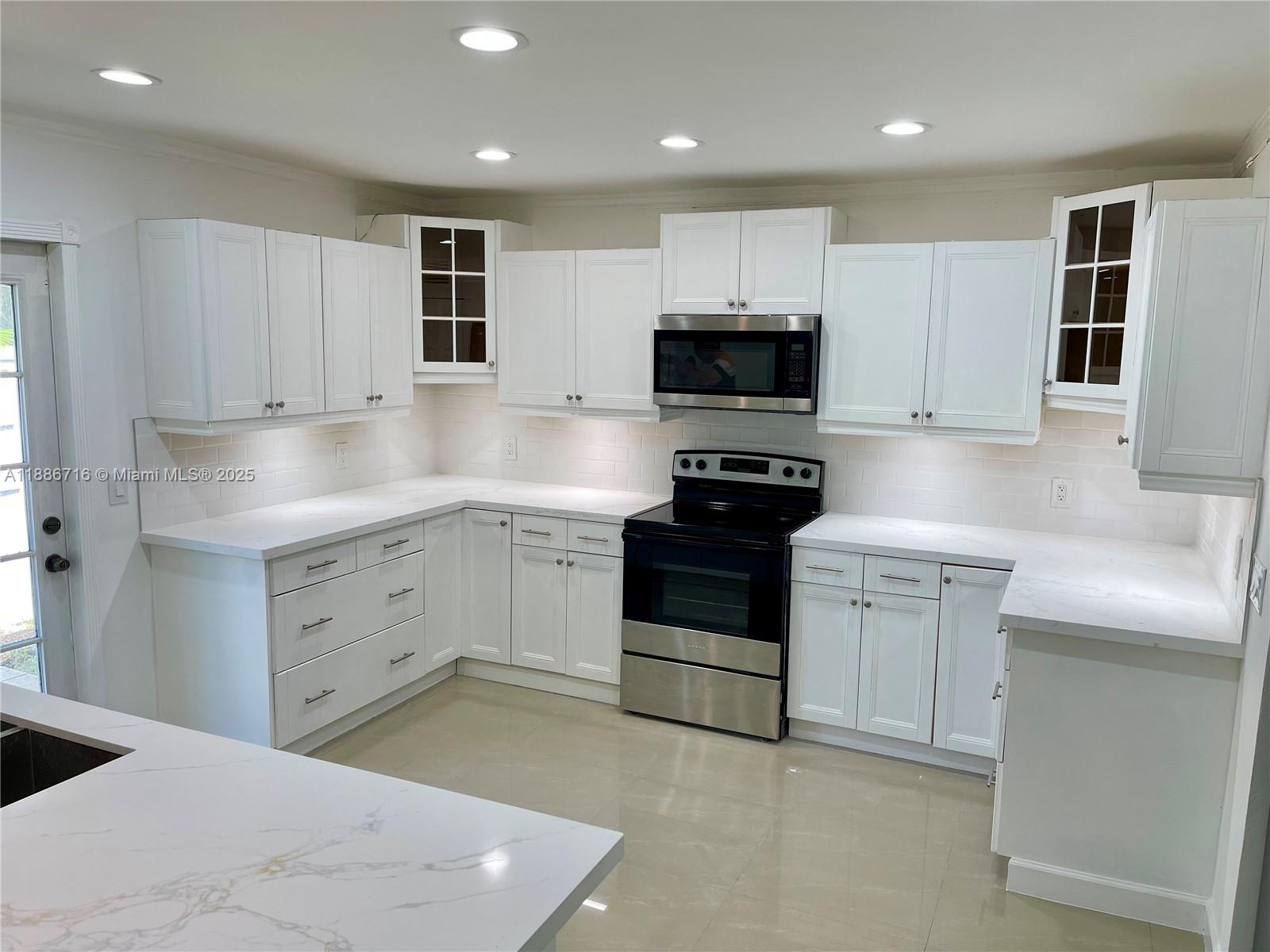 HOLLYWOOD HILLS AMEN PLAT - Residential Lease