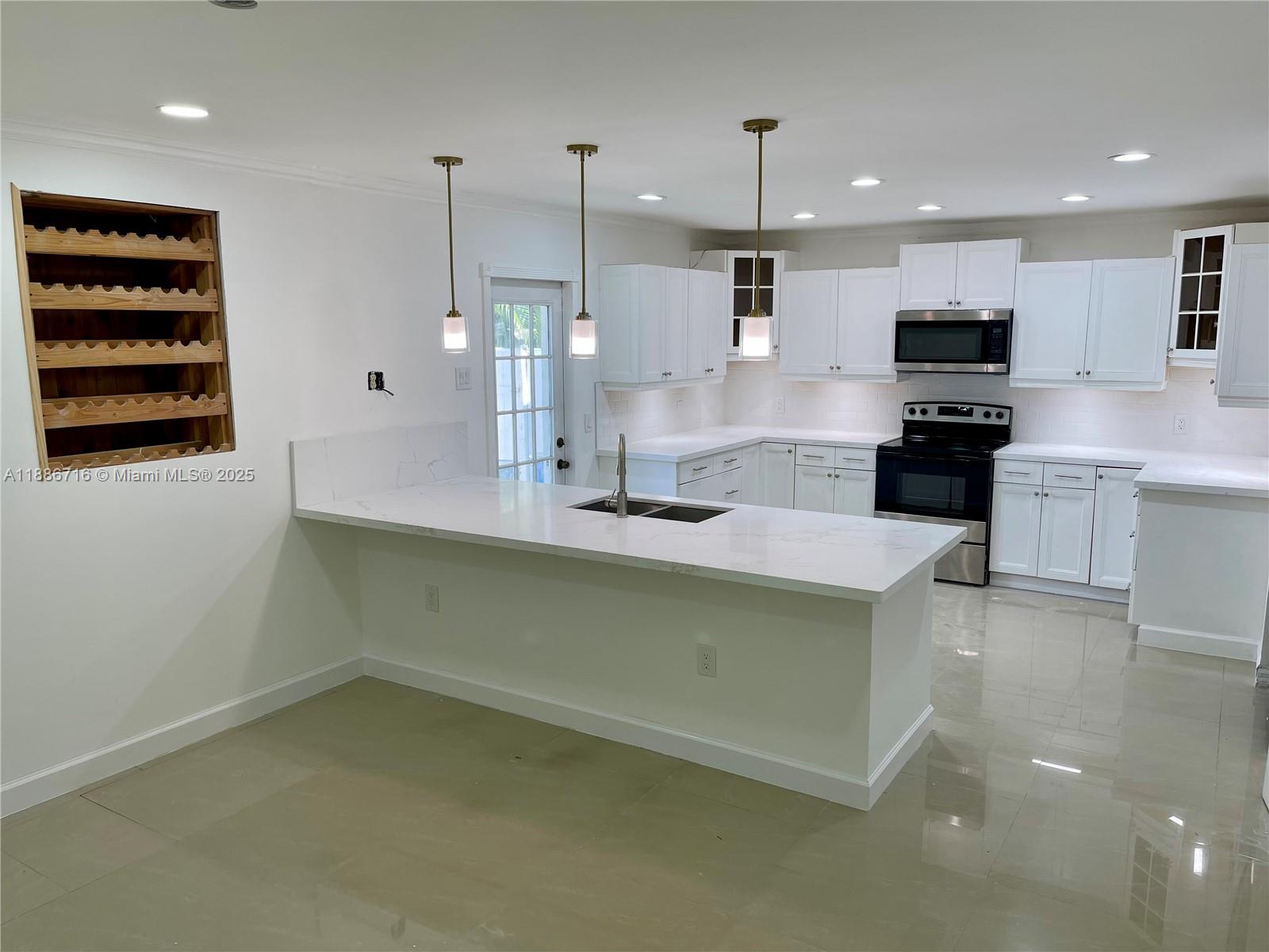 HOLLYWOOD HILLS AMEN PLAT - Residential Lease