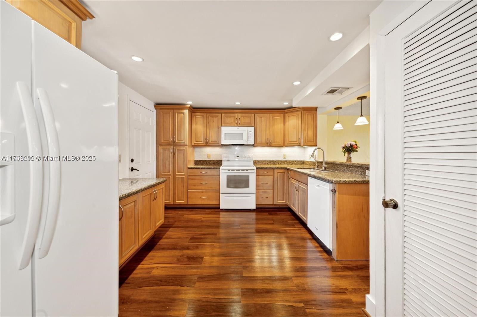 TENNIS CLUB TILDEN CONDO - Residential