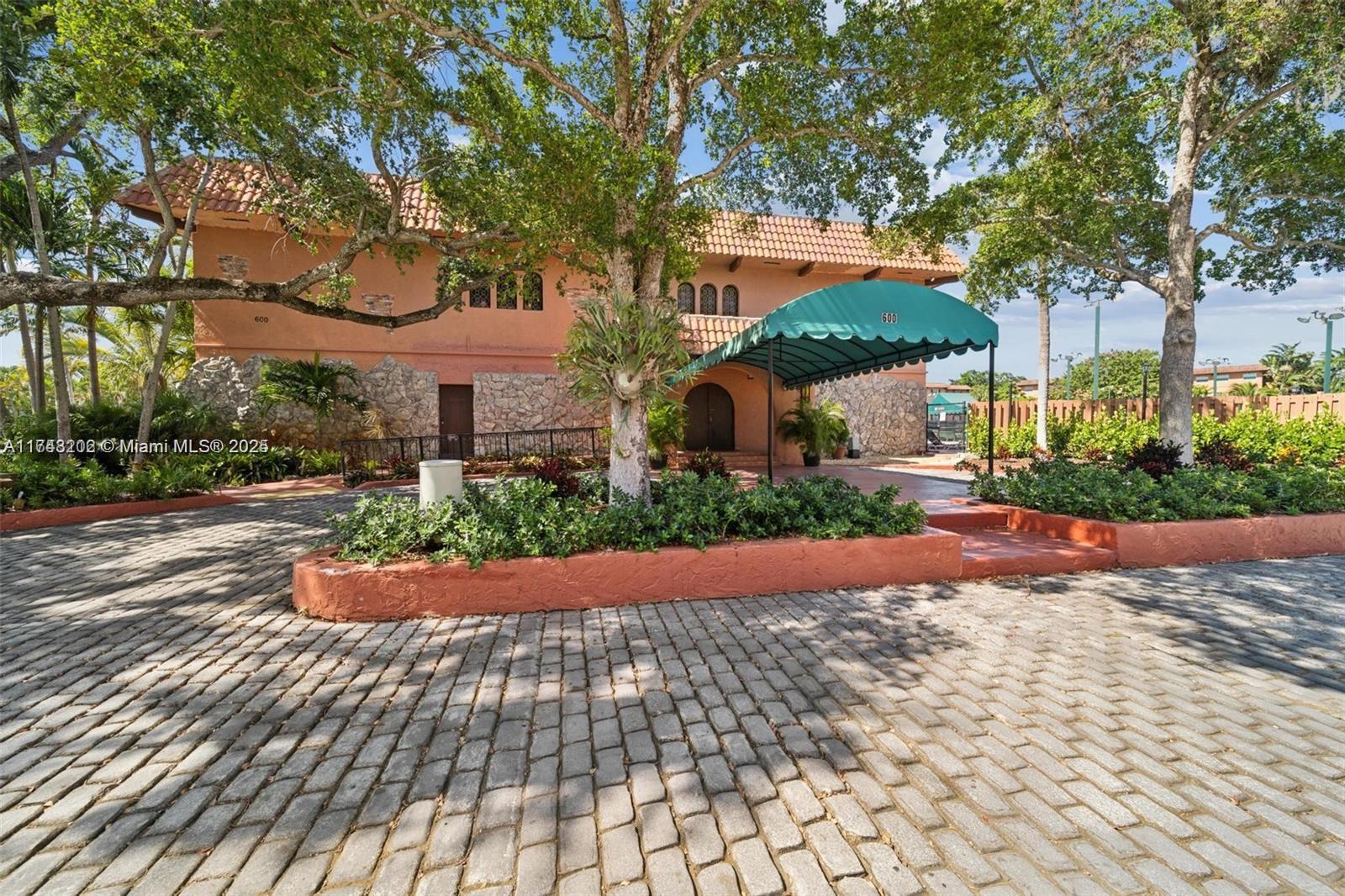 TENNIS CLUB TILDEN CONDO - Residential