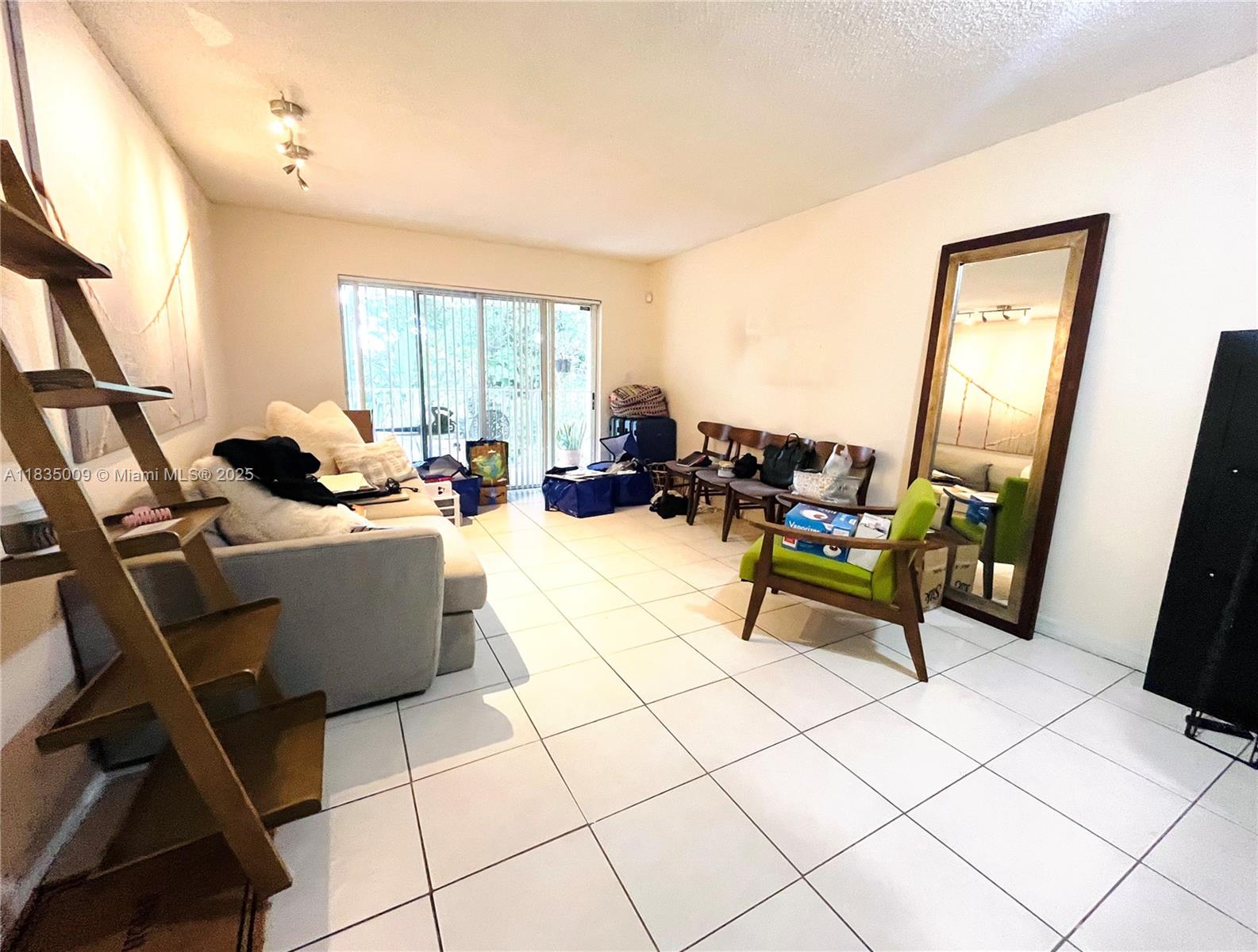 Great location near Dadeland Mall, Baptist Hospital, Restaurants and well rated schools . Large 1 Bedroom 1 bath condo located in the quiet community of Puerta Del Sol. It has tile floors throughout, balcony, 1 parking space assigned and guest parking. The master bedroom is spacious with a walk-in closet. The community has laundry facilities on each floor and a community pool.