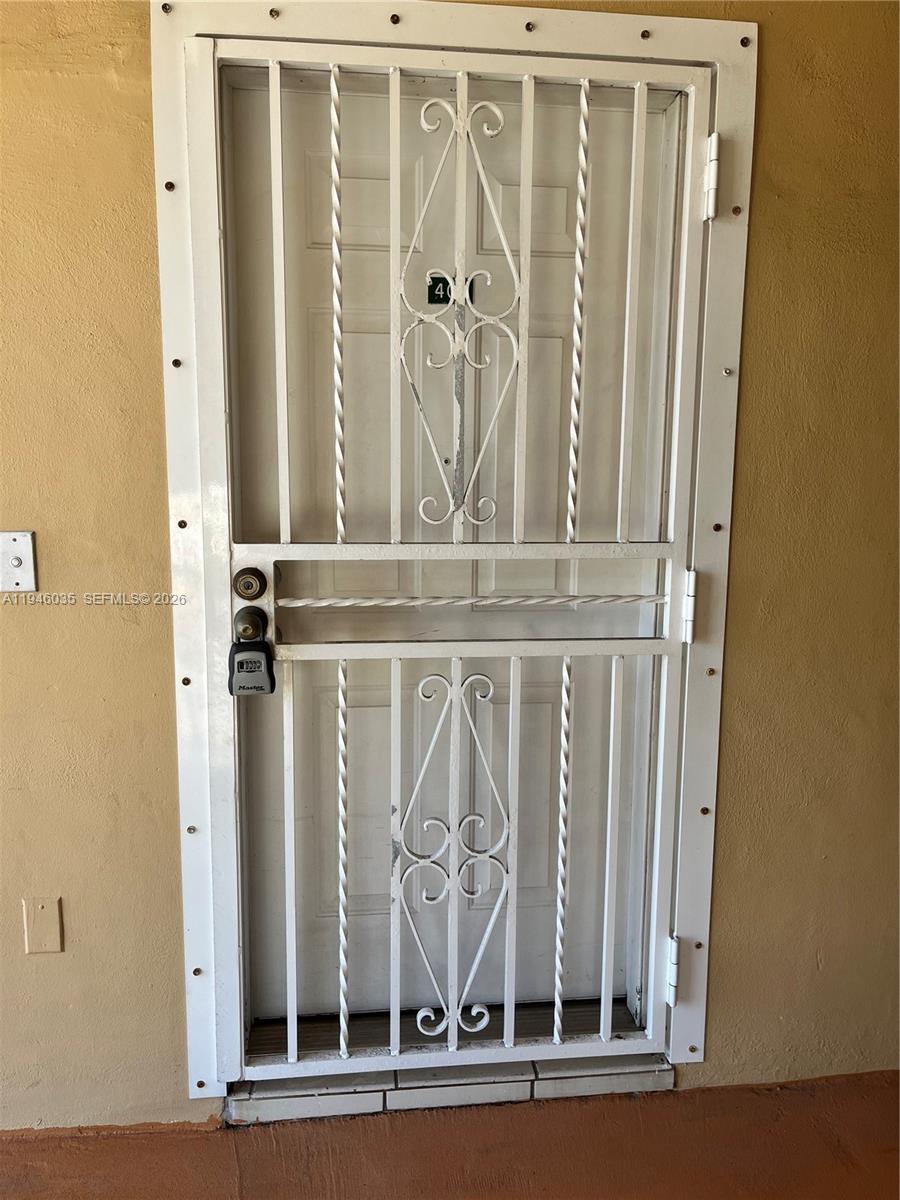 INTERNATIONAL CONDO - Residential