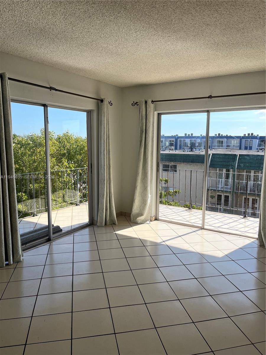 INTERNATIONAL CONDO - Residential