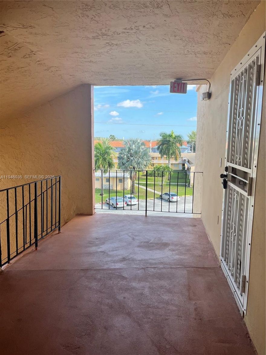 Spacious 2 bedroom 3 bathroom with a wrap around balcony. This building includes elevator access, pool, washer and dryer access and personal brand new washer and dryer inside the unit. This is an investor and pet friendly community. Conveniently located in the heart of Hialeah. Easy access to main road and shopping centers. Very motivated​​‌​​​​‌​‌​​​‌‌​​​‌‌‌​​‌​​‌‌​​​​ sellers