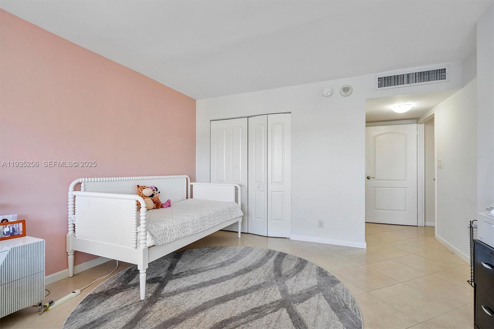 LAKE POINT TOWER CONDOMIN - Residential