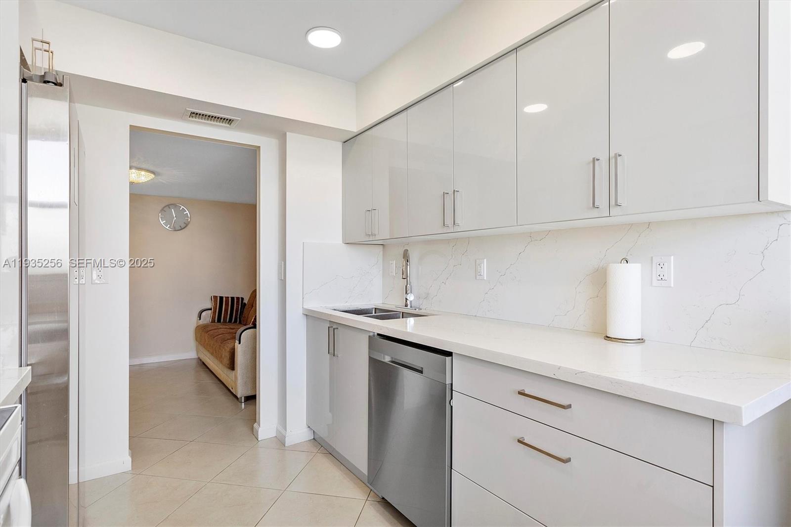 LAKE POINT TOWER CONDOMIN - Residential