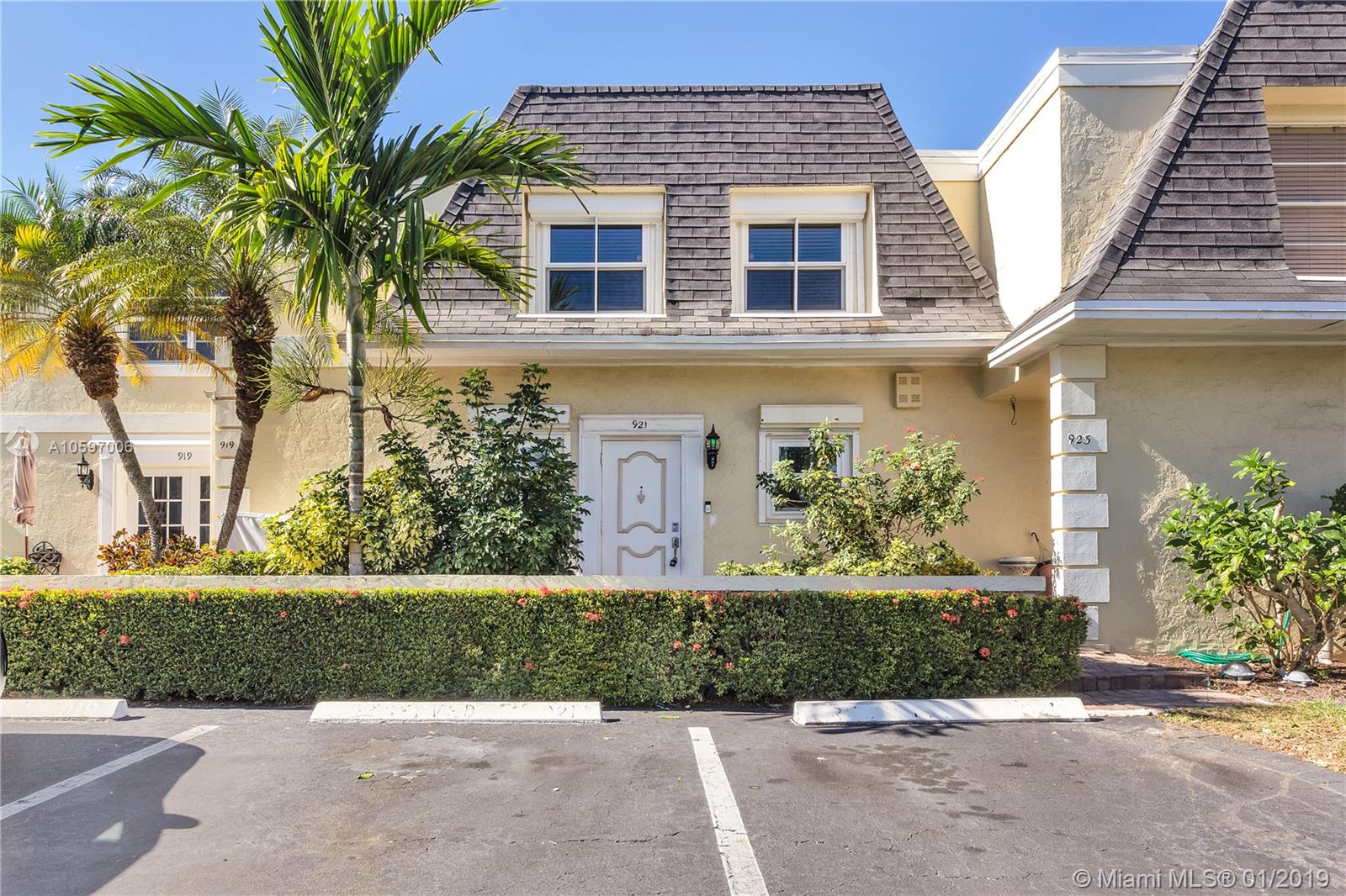 WOW! THIS TOWNHOUSE IS LOCATED IN DESIRABLE VENETIAN PARK. THIS GEM OFFERS REMODELED KITCHEN
WITH GRANITE COUNTER TOPS AND STAINLESS STEEL APPLIANCES, NEWER CABINETS, PORCELAIN TILE
FLOORS, HURRICANE IMPACT WINDOWS IN THE FRONT OF THE HOME AND HURRICANE SHUTTERS ON THE REAR.
YOU CAN WALK OUT THE BACK DOOR AND YOU ARE STEPS AWAY FROM THE KIDS PARK THAT IS BRAND NEW.
THE TENNIS COURTS AND POOL ARE STEPS FROM THE FRONT DOOR.