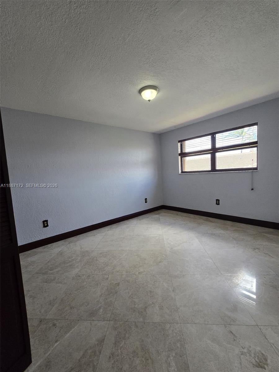 VISIONS AT FOUNTAINBLEAU - Residential Lease