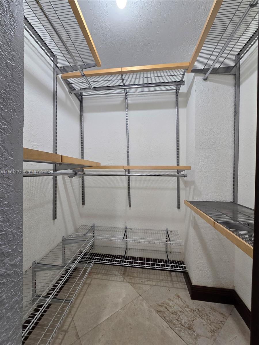 VISIONS AT FOUNTAINBLEAU - Residential Lease