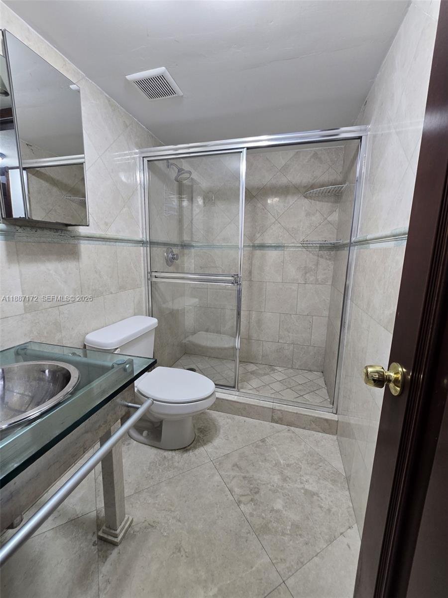 VISIONS AT FOUNTAINBLEAU - Residential Lease