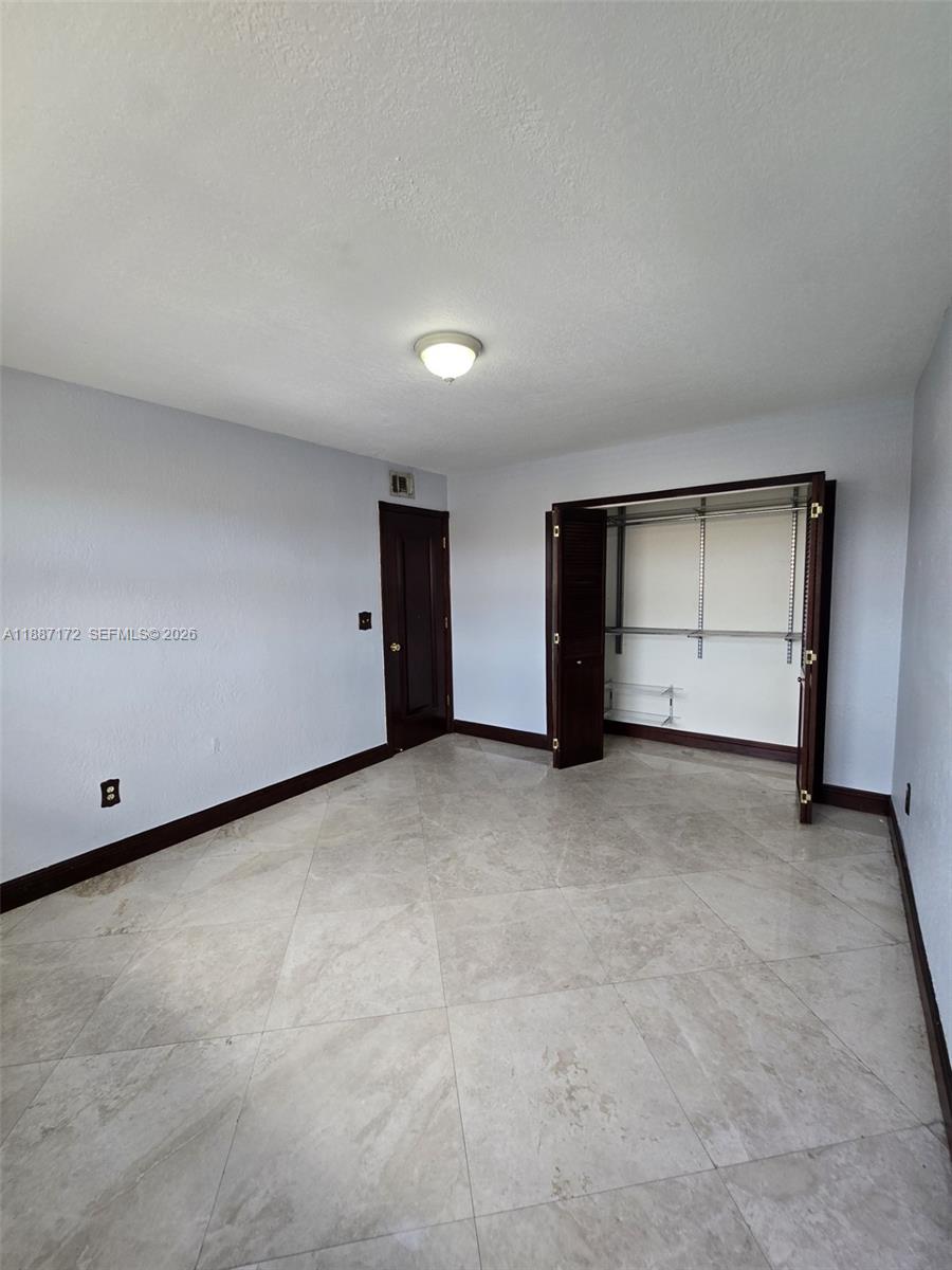 VISIONS AT FOUNTAINBLEAU - Residential Lease