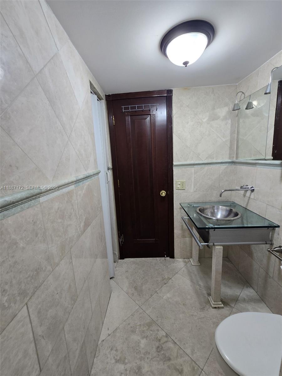 VISIONS AT FOUNTAINBLEAU - Residential Lease