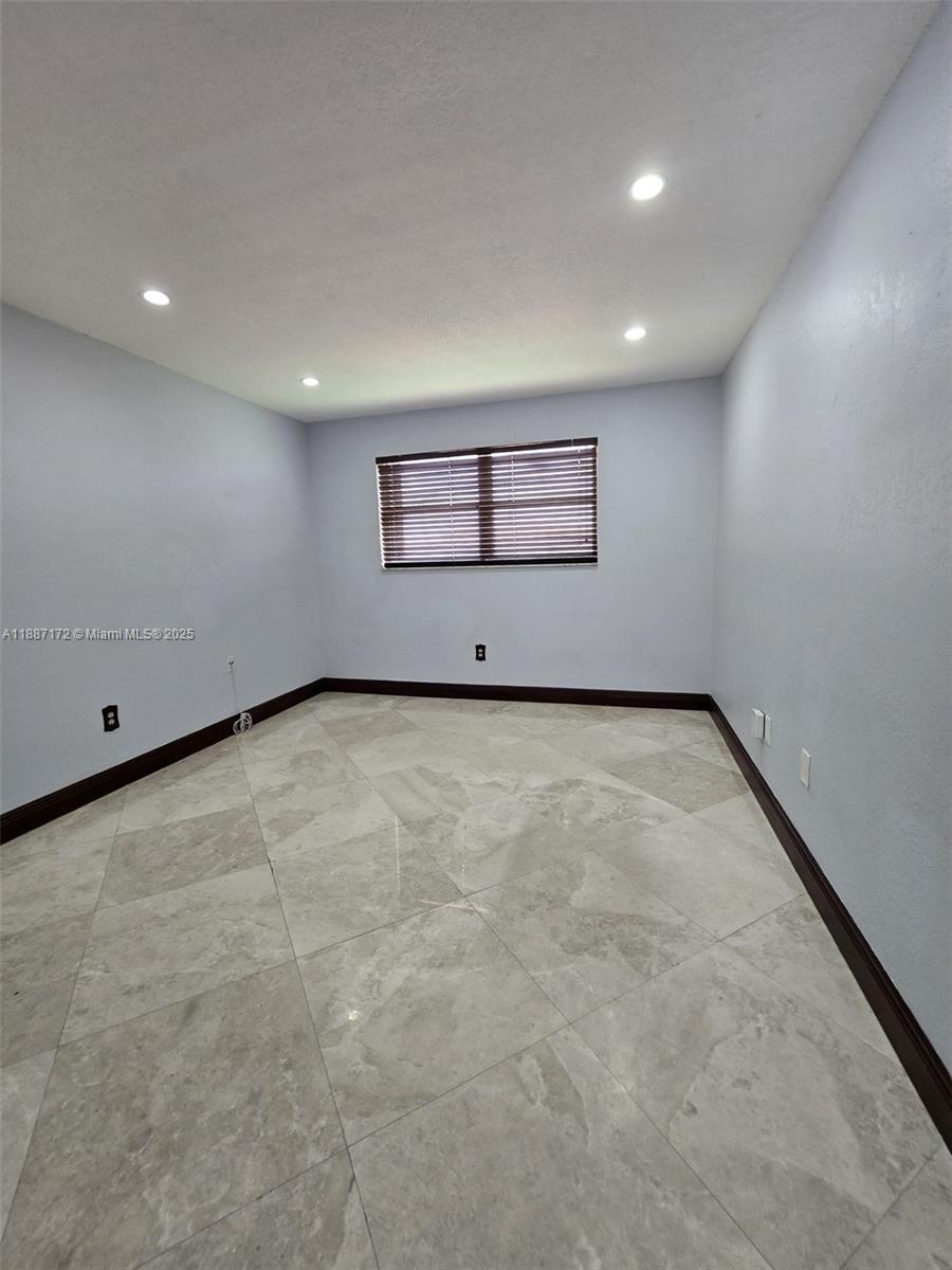 VISIONS AT FOUNTAINBLEAU - Residential Lease