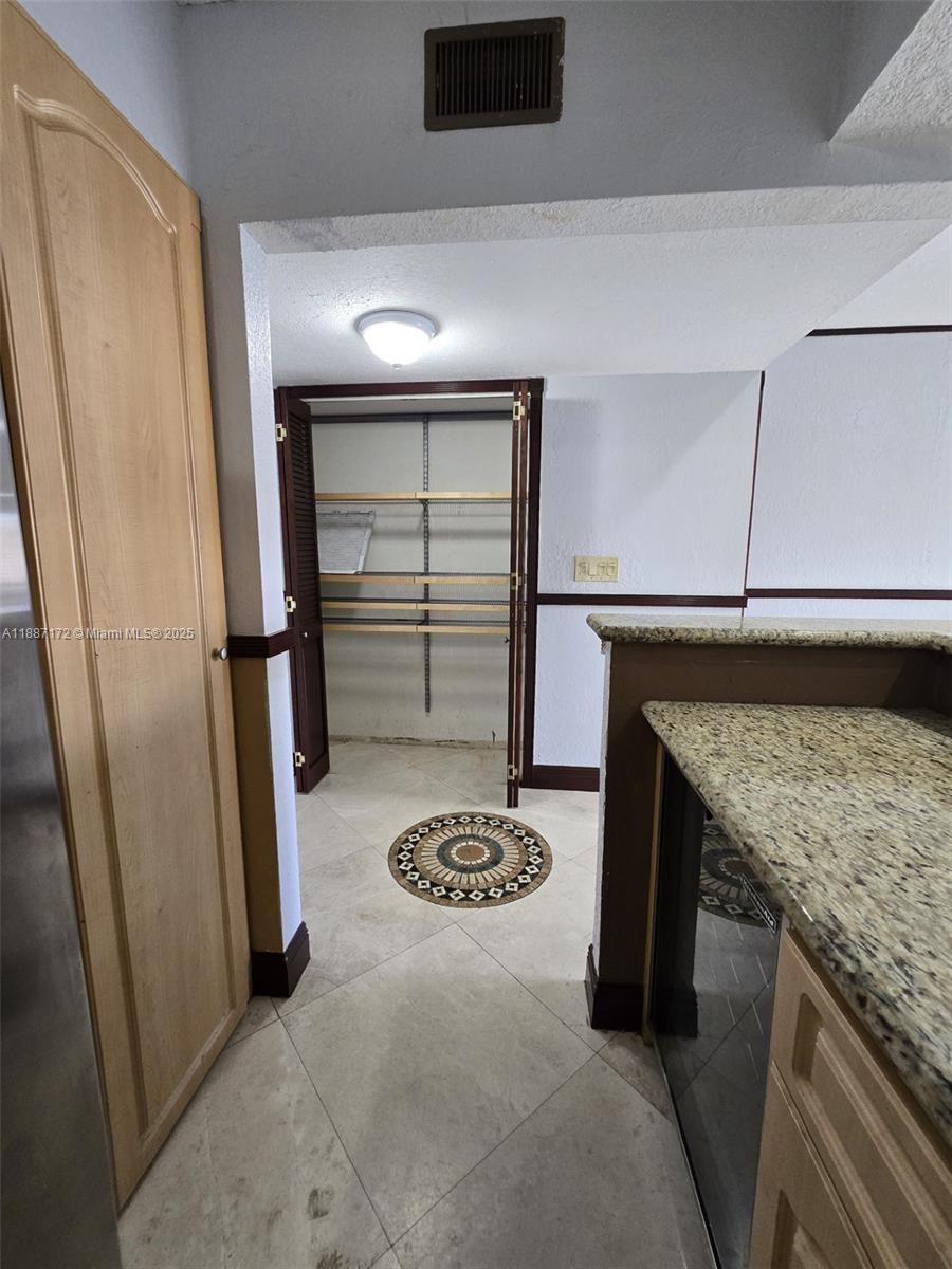 VISIONS AT FOUNTAINBLEAU - Residential Lease