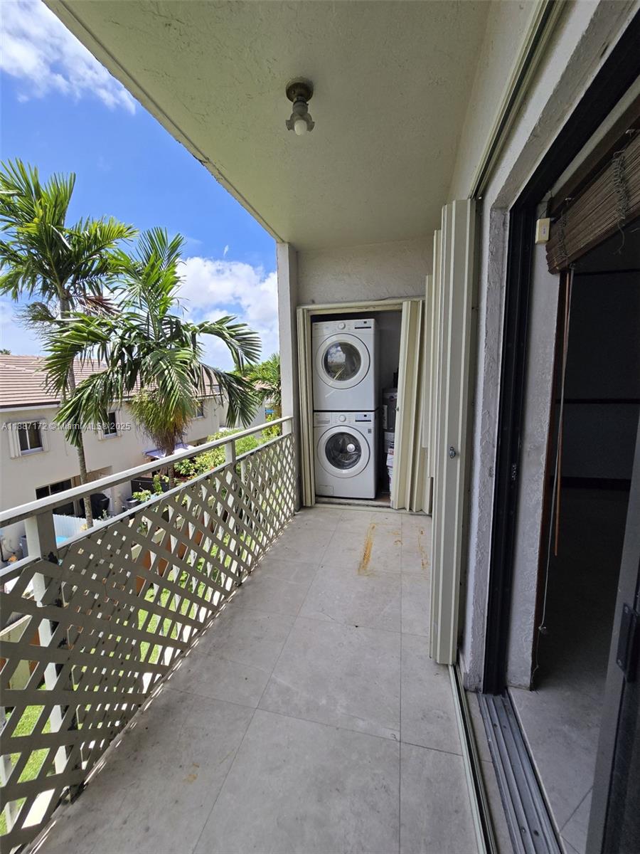 VISIONS AT FOUNTAINBLEAU - Residential Lease