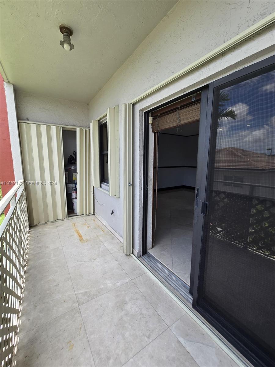 VISIONS AT FOUNTAINBLEAU - Residential Lease