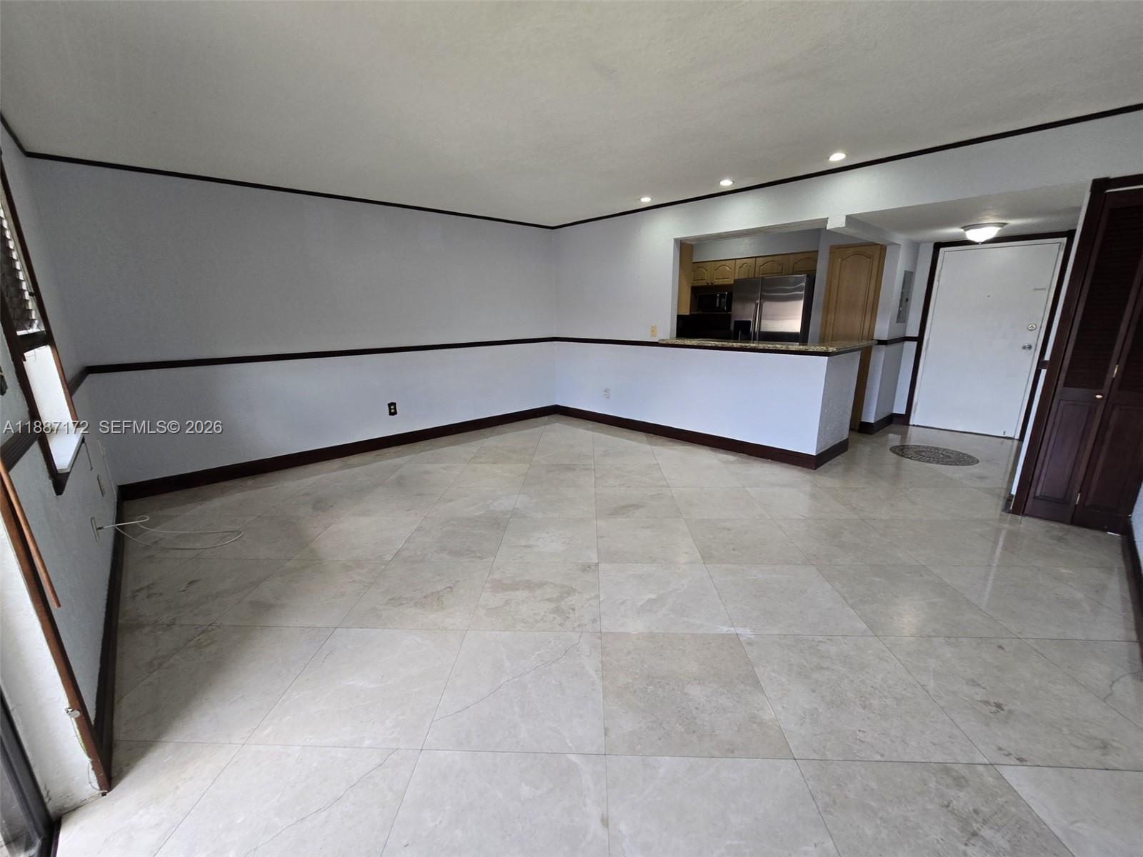 VISIONS AT FOUNTAINBLEAU - Residential Lease
