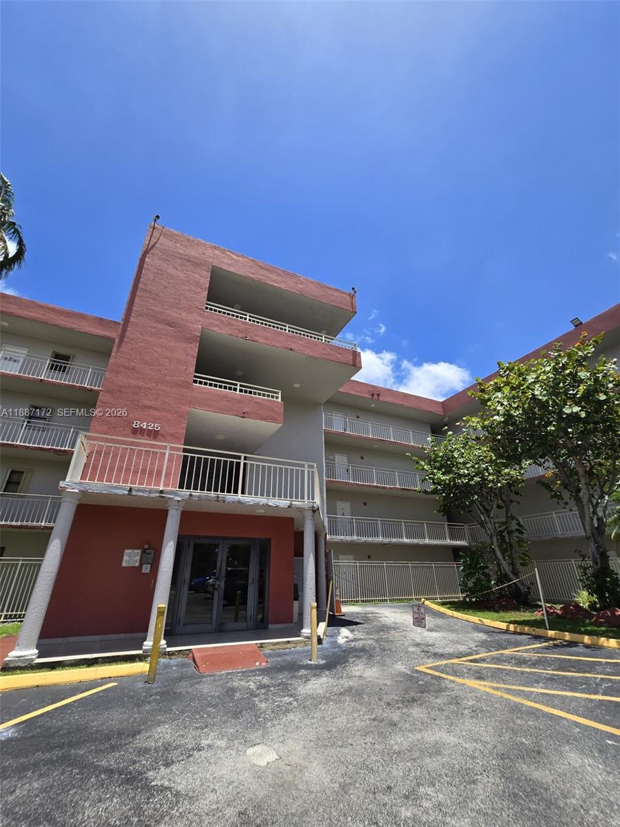 VISIONS AT FOUNTAINBLEAU - Residential Lease