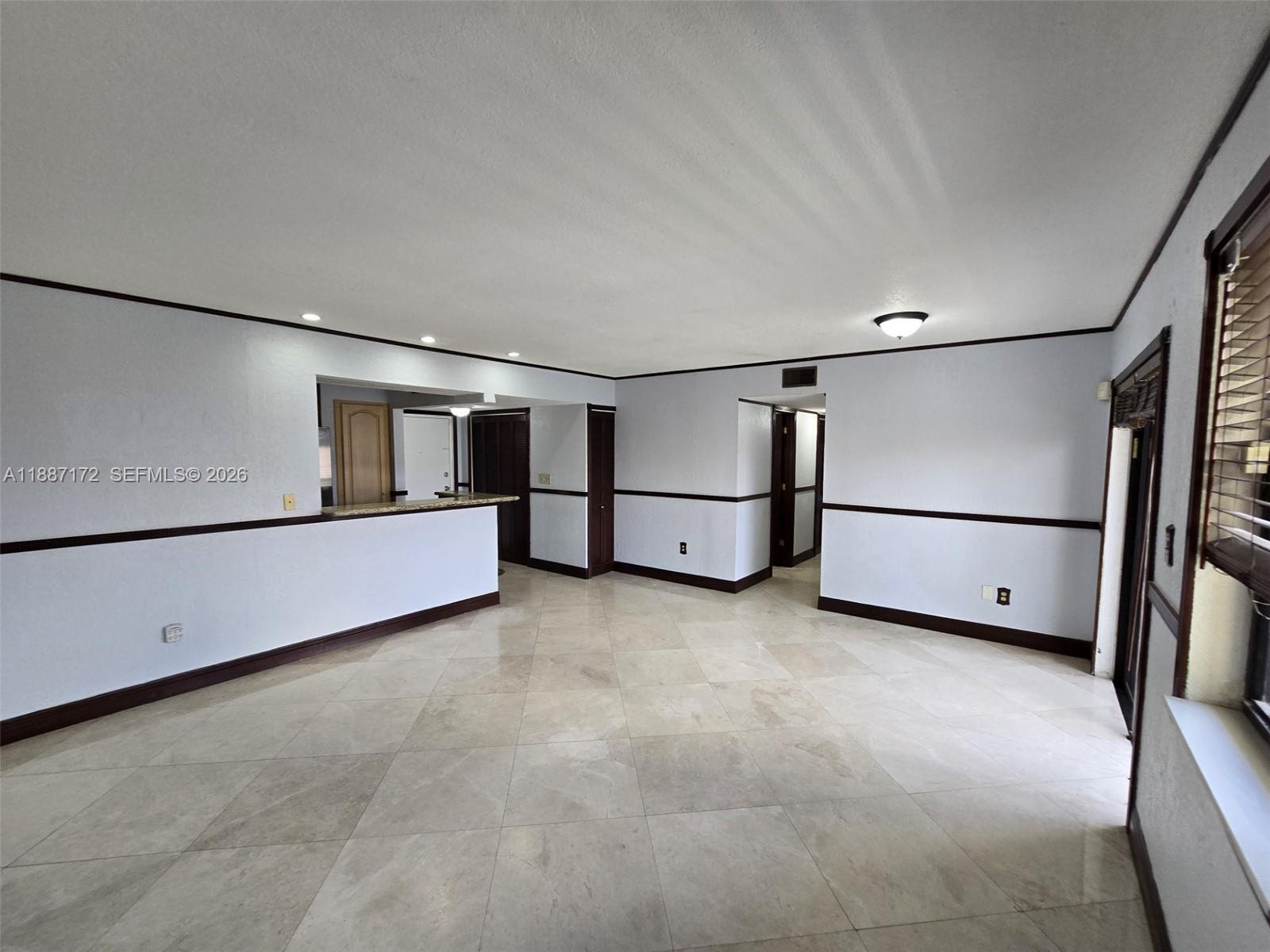 VISIONS AT FOUNTAINBLEAU - Residential Lease
