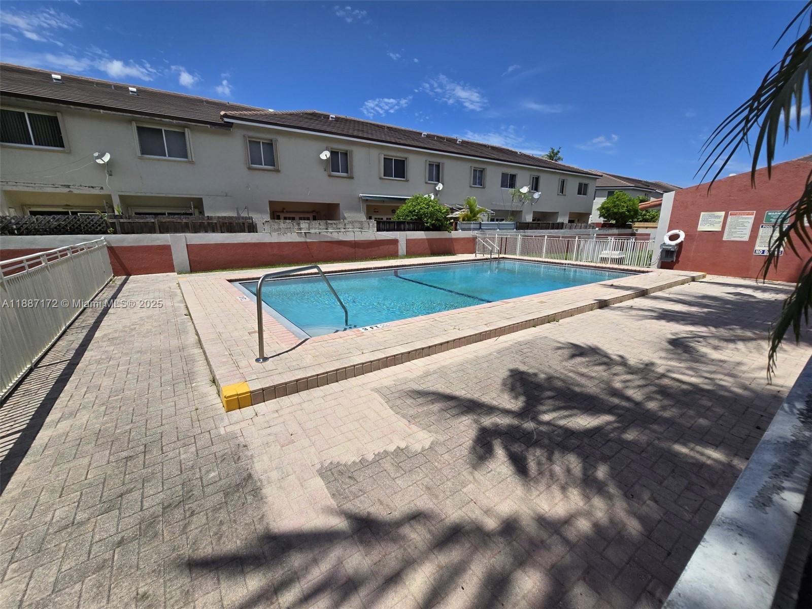 VISIONS AT FOUNTAINBLEAU - Residential Lease