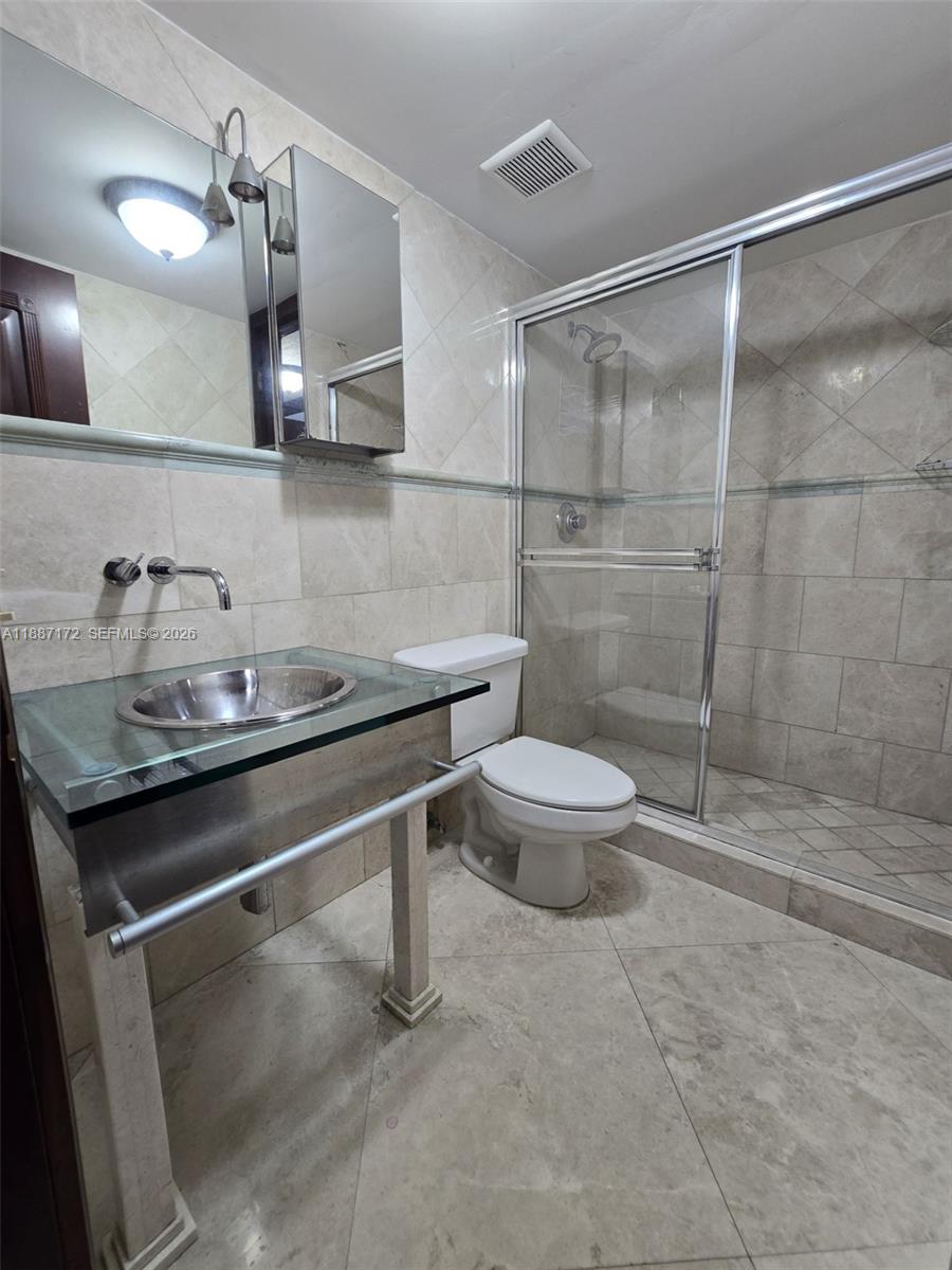 VISIONS AT FOUNTAINBLEAU - Residential Lease