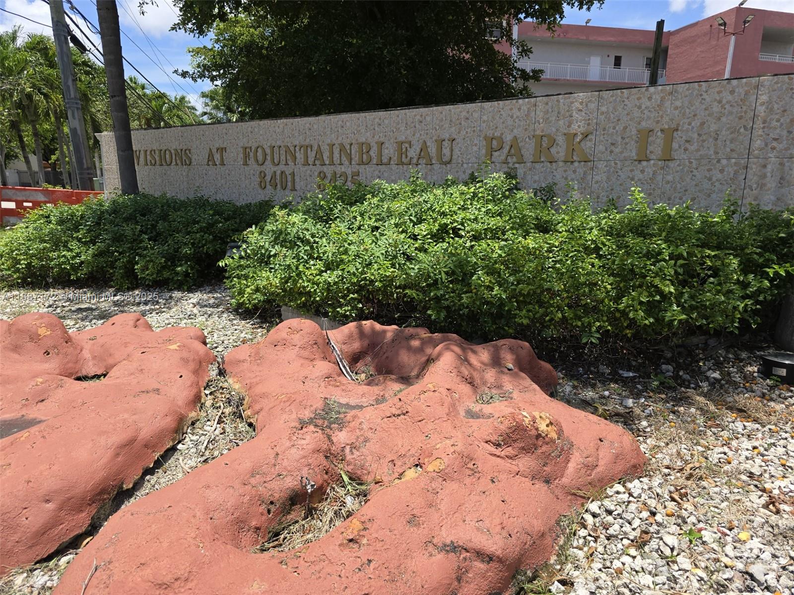 VISIONS AT FOUNTAINBLEAU - Residential Lease