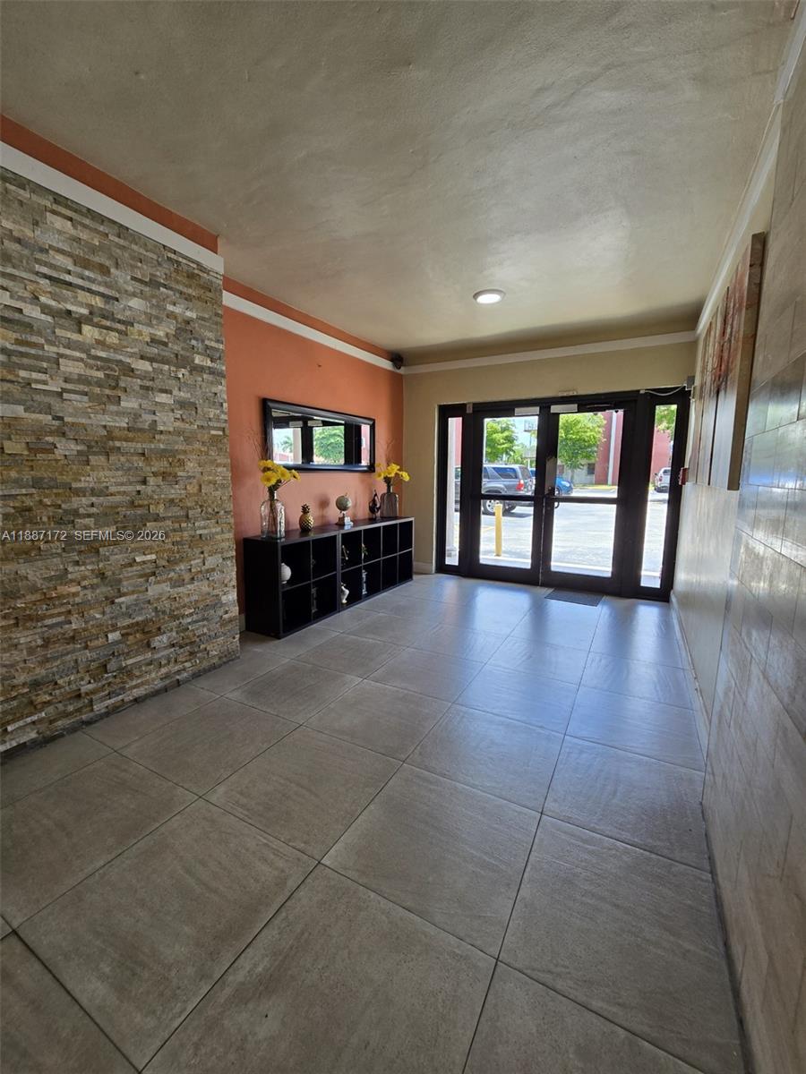 VISIONS AT FOUNTAINBLEAU - Residential Lease