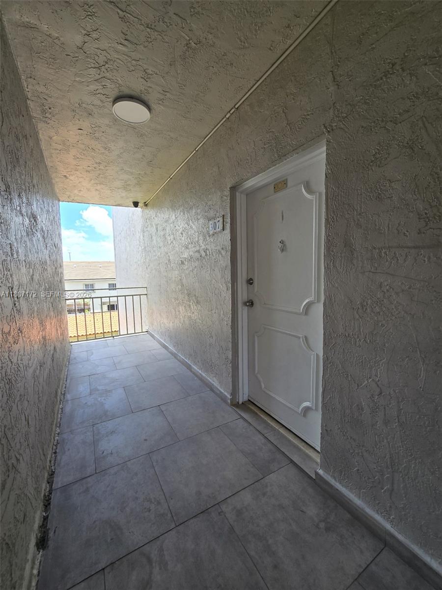 VISIONS AT FOUNTAINBLEAU - Residential Lease
