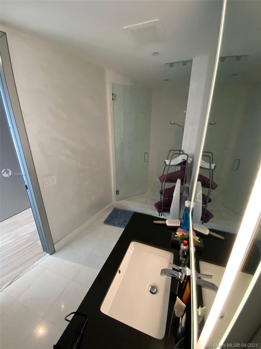 18555 COLLINS AVENUE COND - Residential