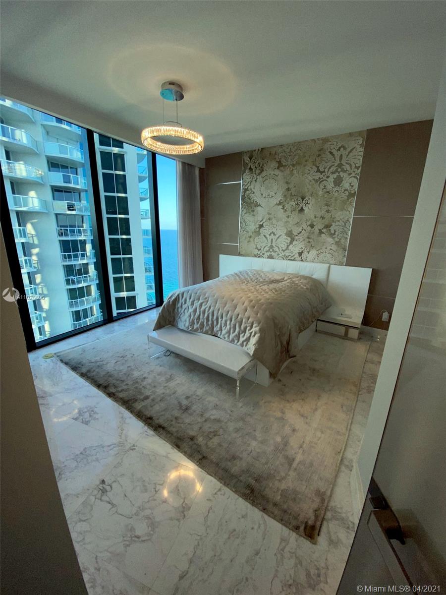18555 COLLINS AVENUE COND - Residential