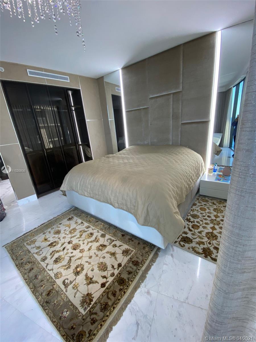 18555 COLLINS AVENUE COND - Residential