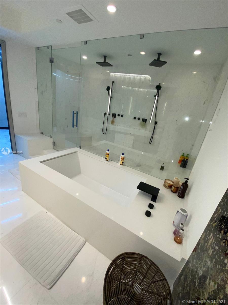 18555 COLLINS AVENUE COND - Residential