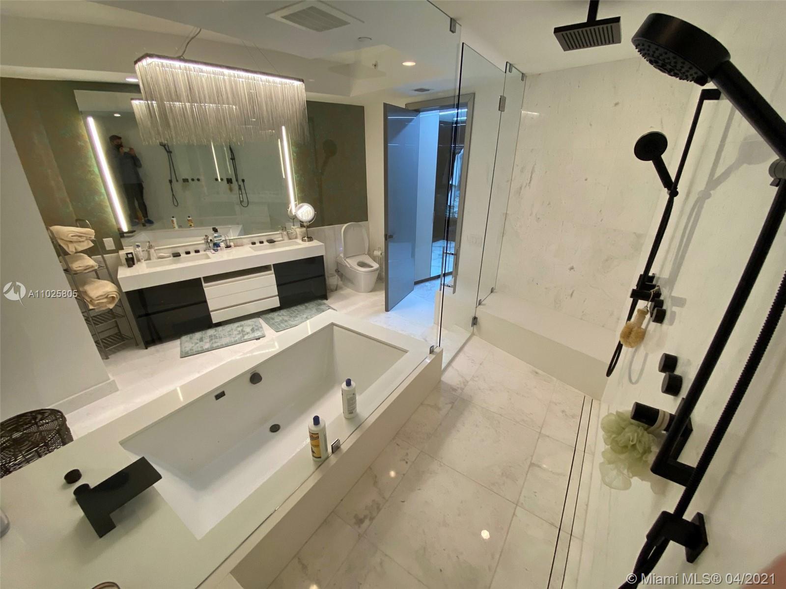 18555 COLLINS AVENUE COND - Residential