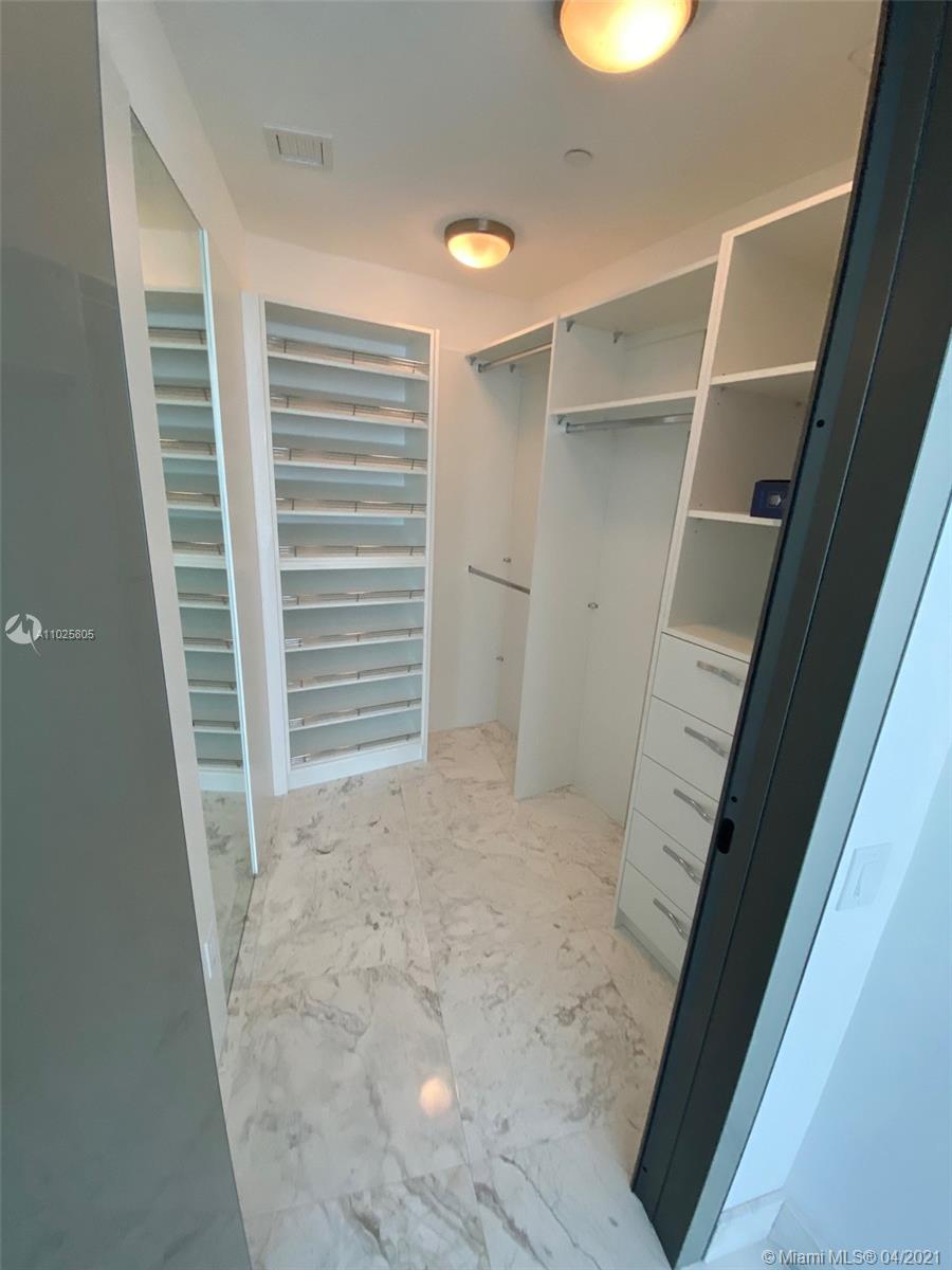 18555 COLLINS AVENUE COND - Residential