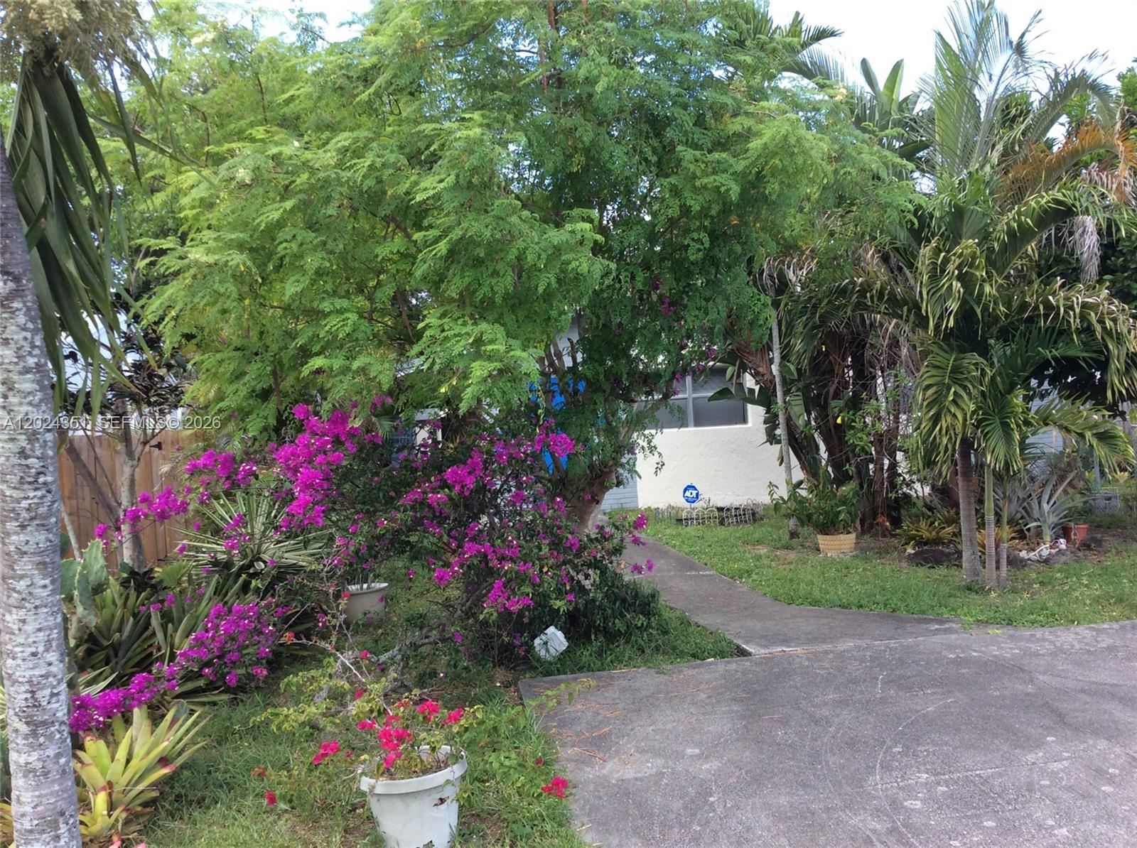 DANIA HOMESITES - Residential Lease