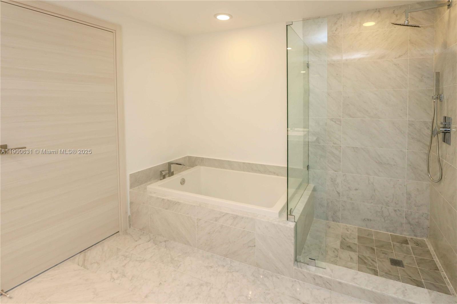 801 SMA RESIDENCES CONDO - Residential