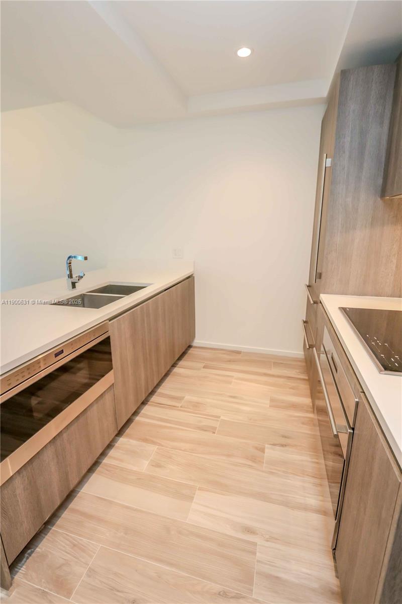 801 SMA RESIDENCES CONDO - Residential