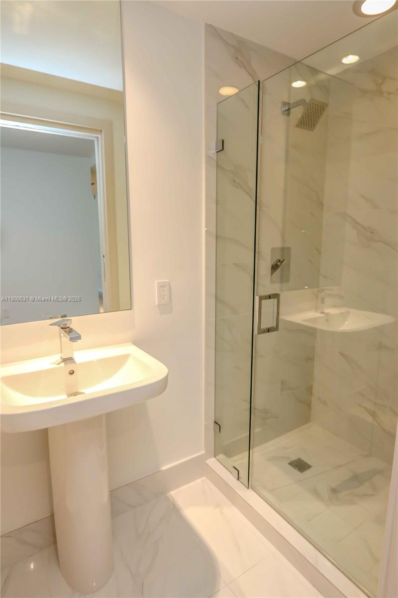801 SMA RESIDENCES CONDO - Residential