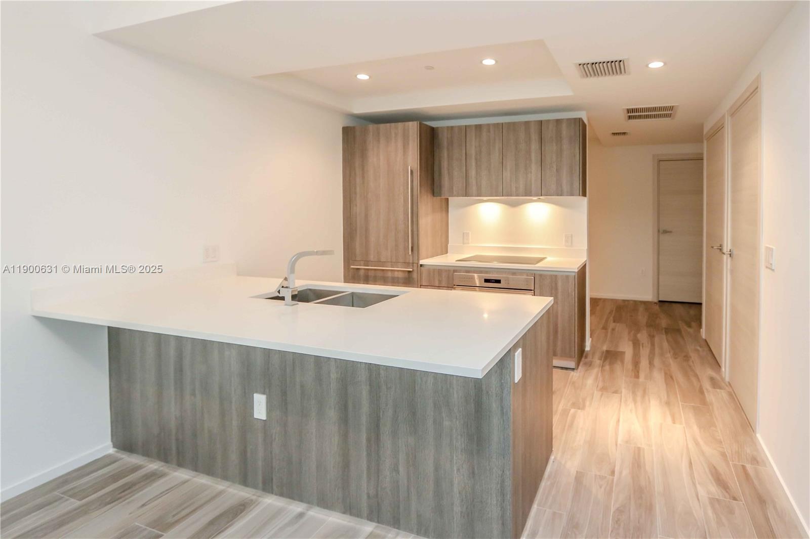 801 SMA RESIDENCES CONDO - Residential