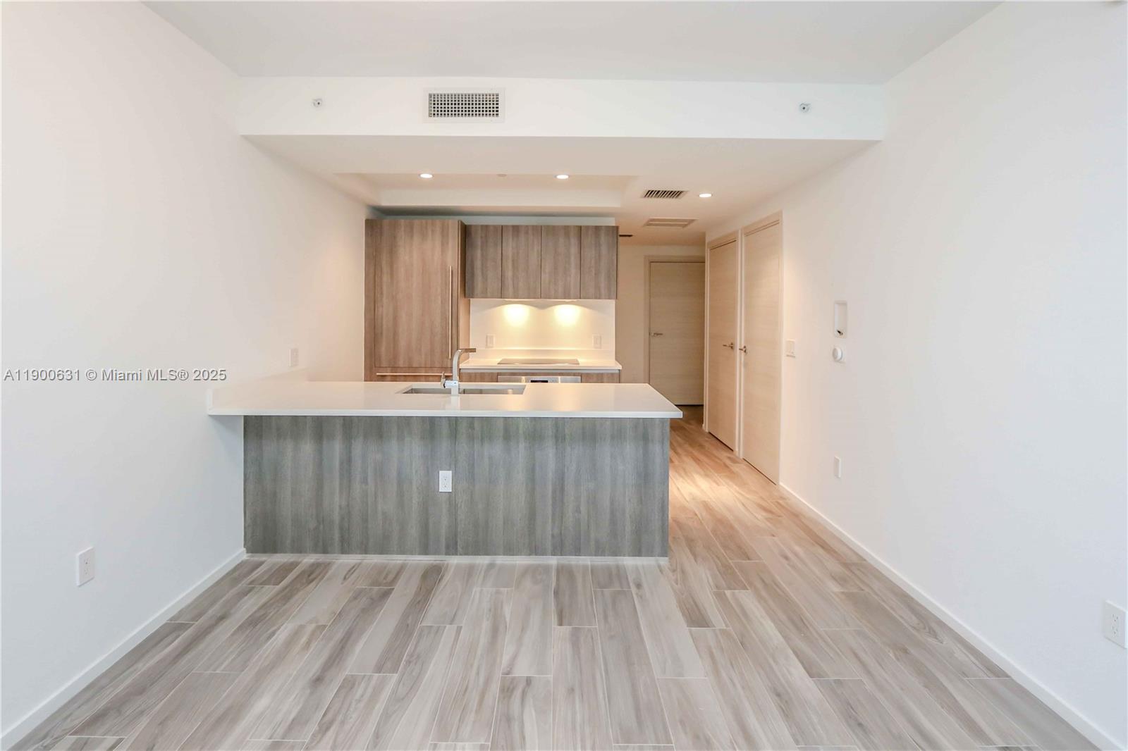 801 SMA RESIDENCES CONDO - Residential