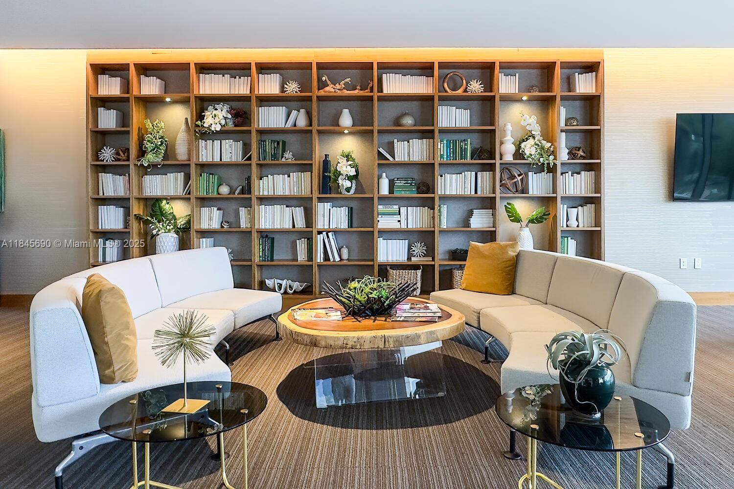 THE HARBOUR NORTH CONDO - Residential