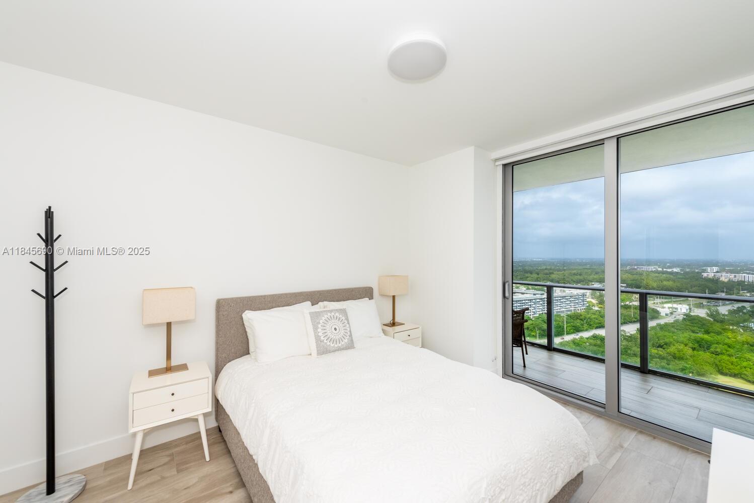 THE HARBOUR NORTH CONDO - Residential