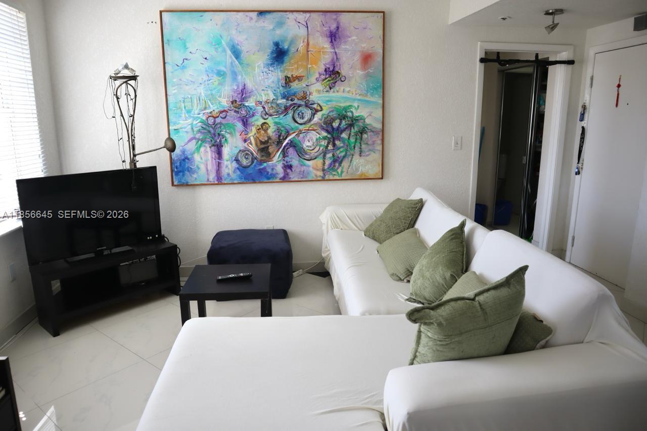 THE LEXINGTON EUCLID COND - Residential